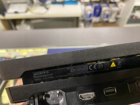 Konsola Sony PlayStation 4 Pro 1 TB czarny + kontroler