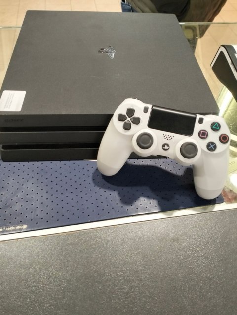 Konsola Sony PlayStation 4 pro 1 TB czarny + Kontroler