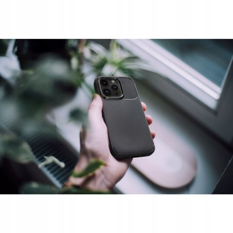 Plecki Carbon Premium do Apple iPhone 16 czarny