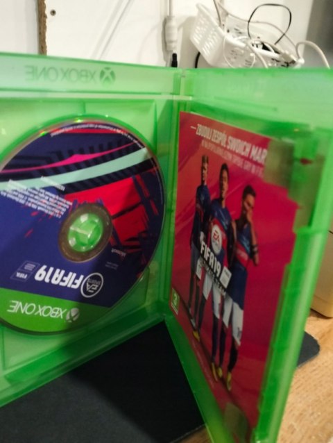 GRA FIFA 19 Xbox One pudełkowa