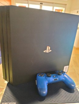 Konsola Sony PlayStation 4 Pro czarna + Kontroler